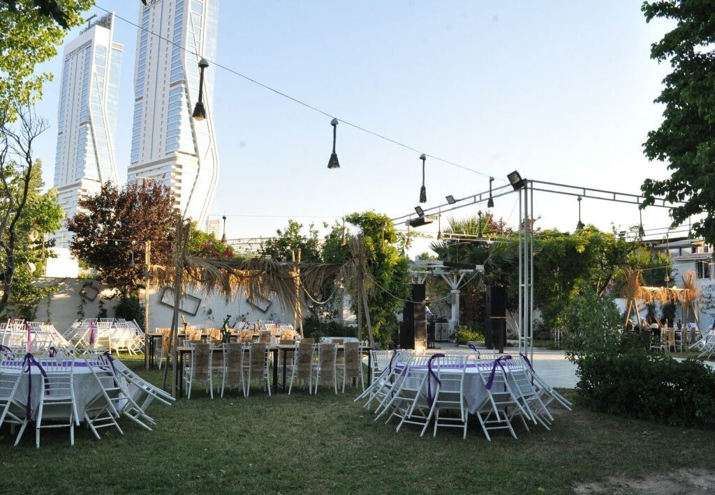 bizim bahçe kır düğünleri bayraklı