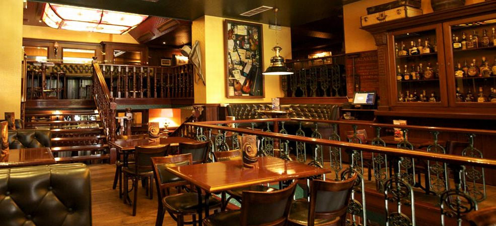 cozy pub & restaurant