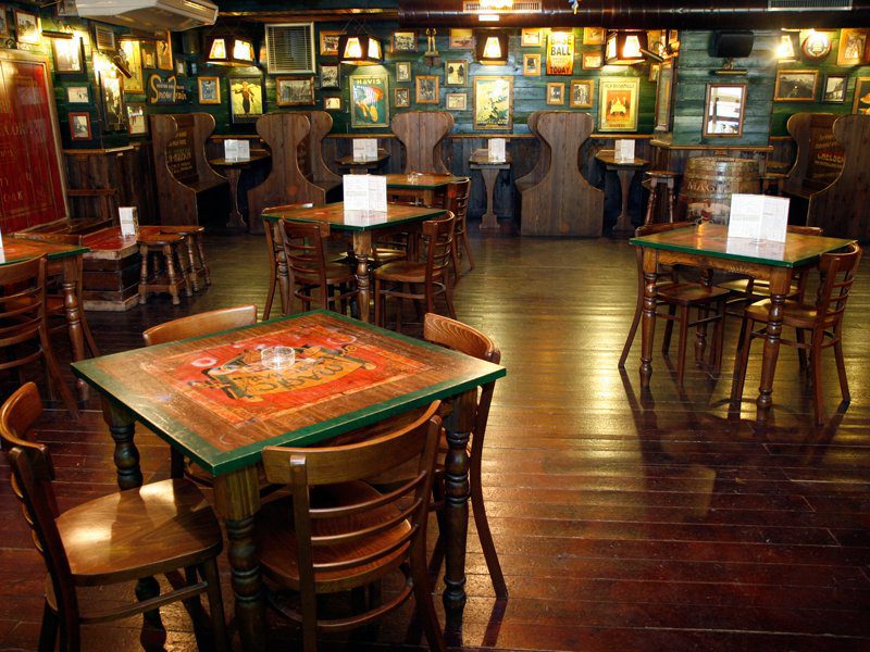 cozy pub & restaurant