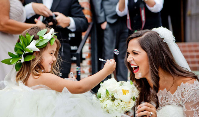 Düğünün eğlenceli ve minik konukları
ile çektirebileceğiniz düğün fotoğrafları