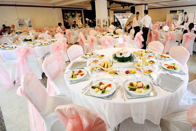karşıyaka’da yemyeşil bahçeli bir otel: vilayetler evi