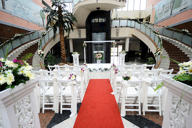 karşıyaka’da yemyeşil bahçeli bir otel: vilayetler evi