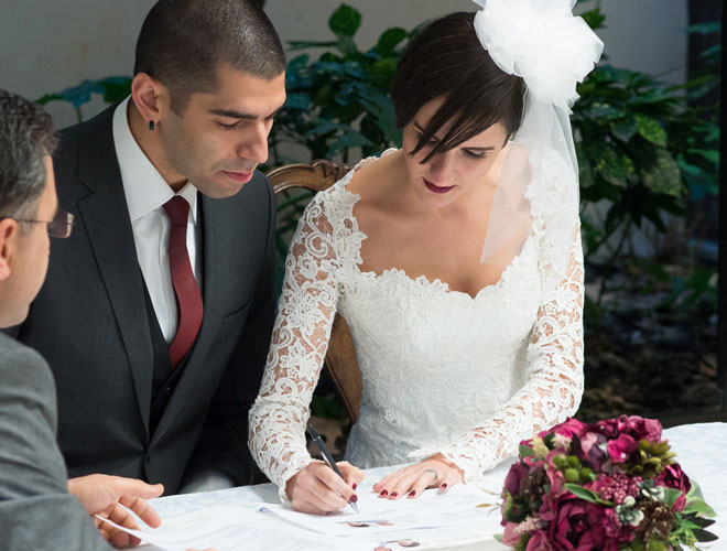 Tek taş seremonilerinden nefret ediyorum.