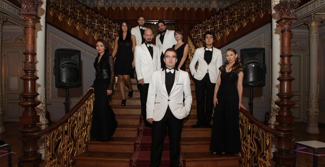 bizimle eğlenir misiniz?