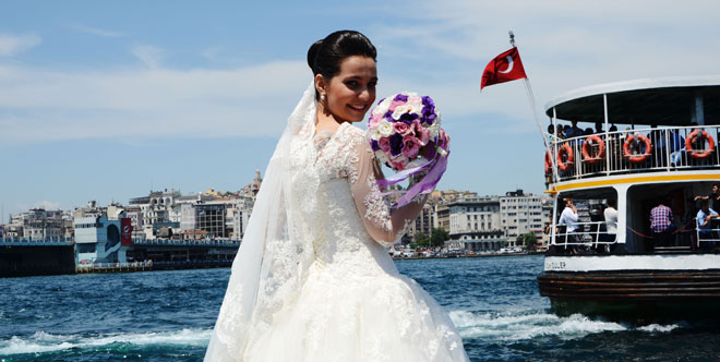 türkiye’nin en çok merak edilen sesi evlendi: elif ve murat