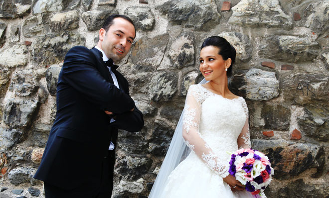 türkiye’nin en çok merak edilen sesi evlendi: elif ve murat