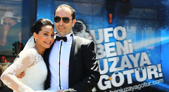 türkiye’nin en çok merak edilen sesi evlendi: elif ve murat