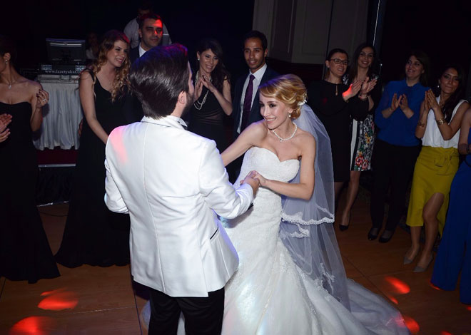 kumsal, dolunay, şampanya, müzik ve bozcaada'da bir evlenme teklifi: esin ve can!