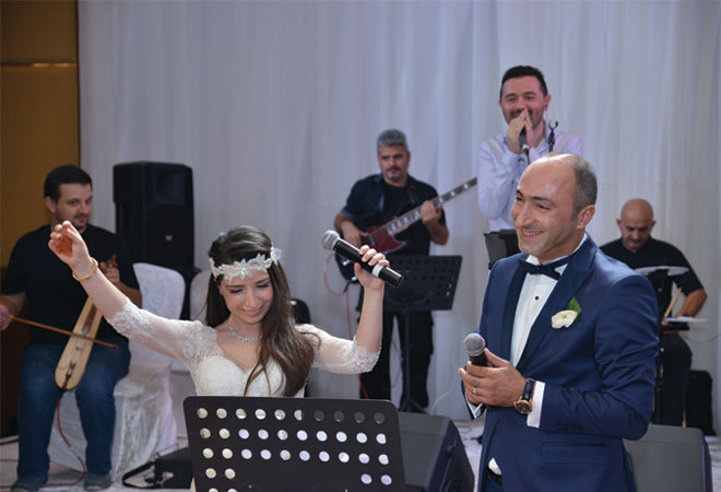 şimdi ellerinizi, ellerinizle de kalplerinizi birleştirin: ezgi ve nedim!