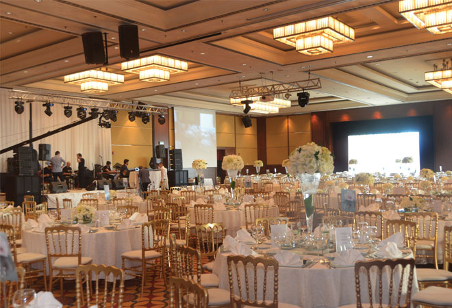 şimdi ellerinizi, ellerinizle de kalplerinizi birleştirin: ezgi ve nedim!