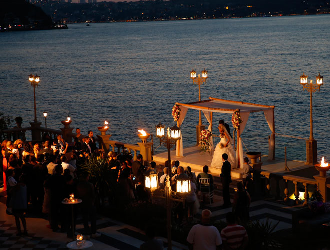 En zor aşama düğün mekanına karar
vermek oldu.