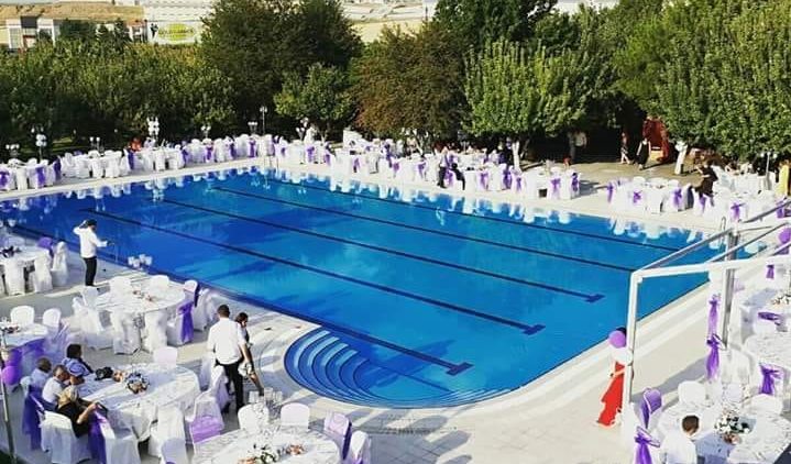 gold garden pool & wedding