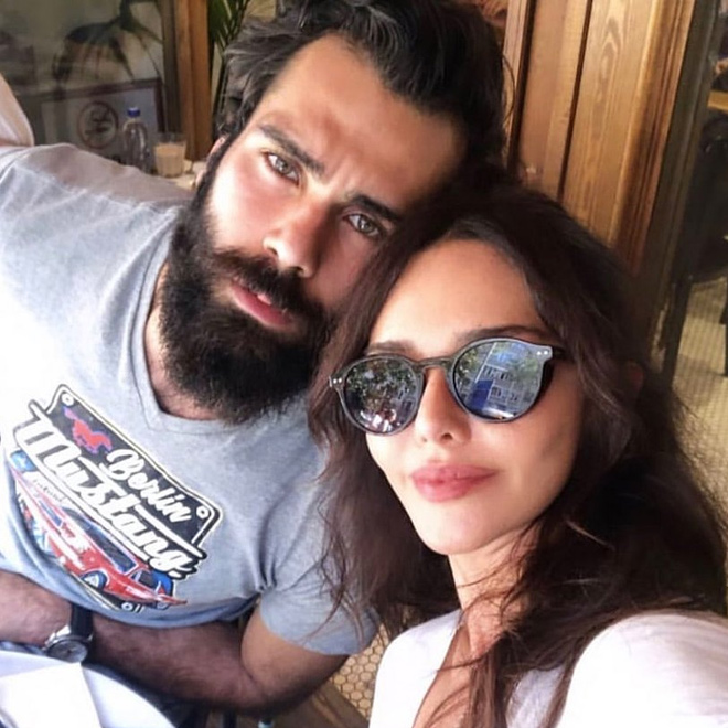 covid-19 nedeniyle düğünü ertelenen ünlüler