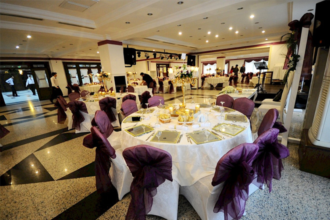 karşıyaka’da yemyeşil bahçeli bir otel: vilayetler evi