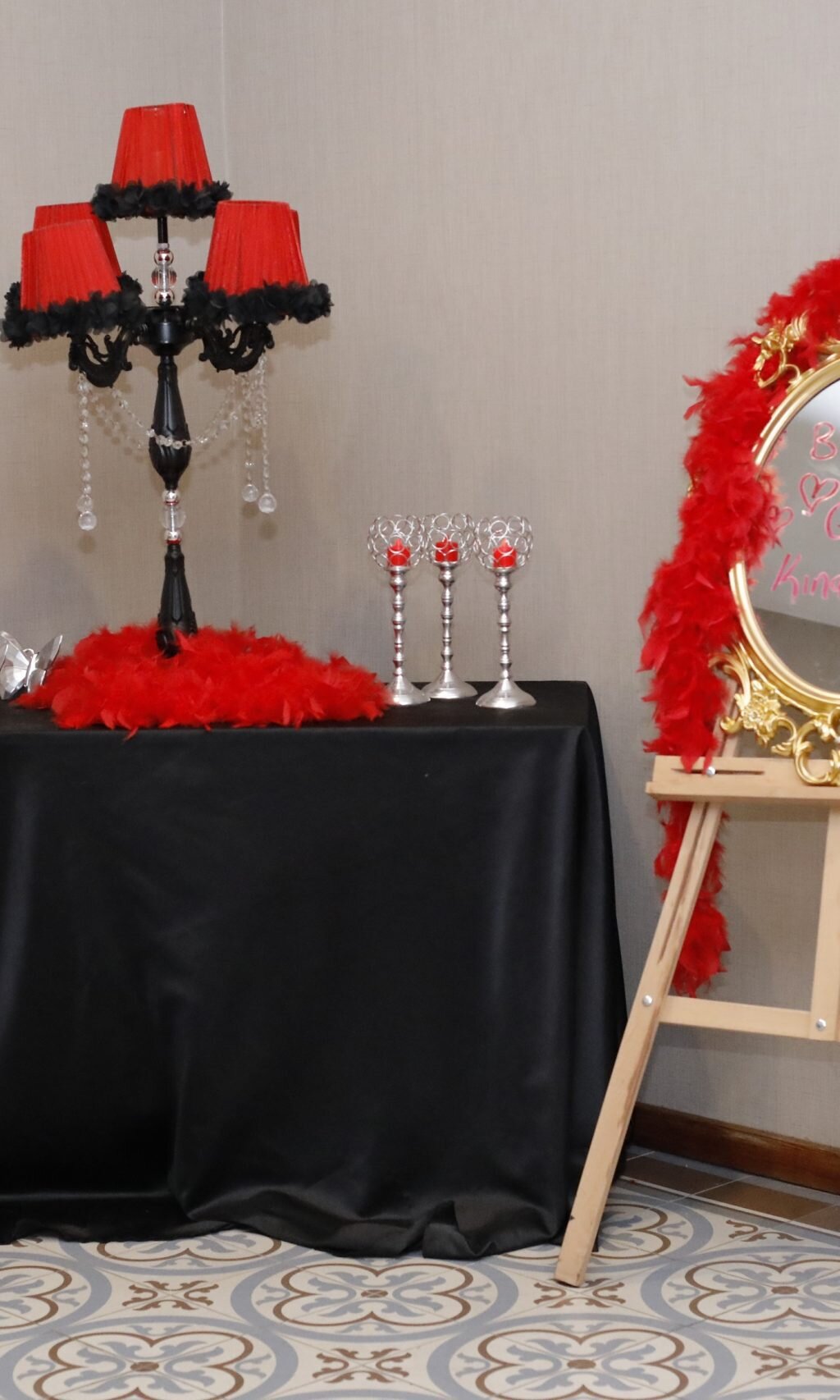 holiday inn express airport bizbize kına