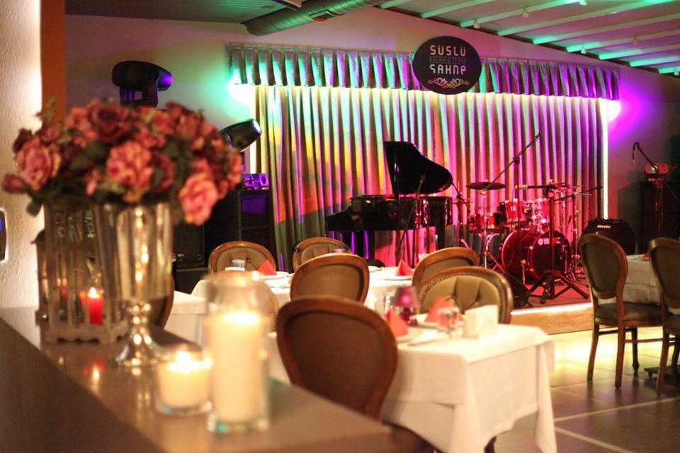 süslü sahne kalamış