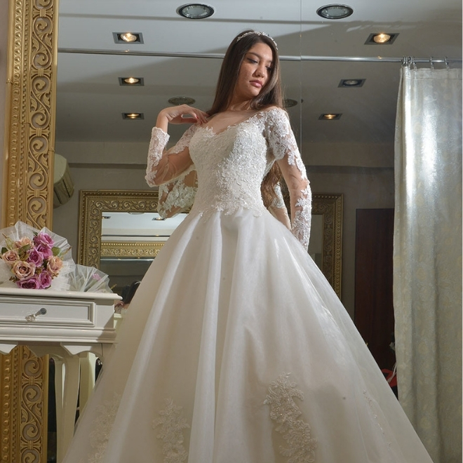 kolu dantelli gelinlik