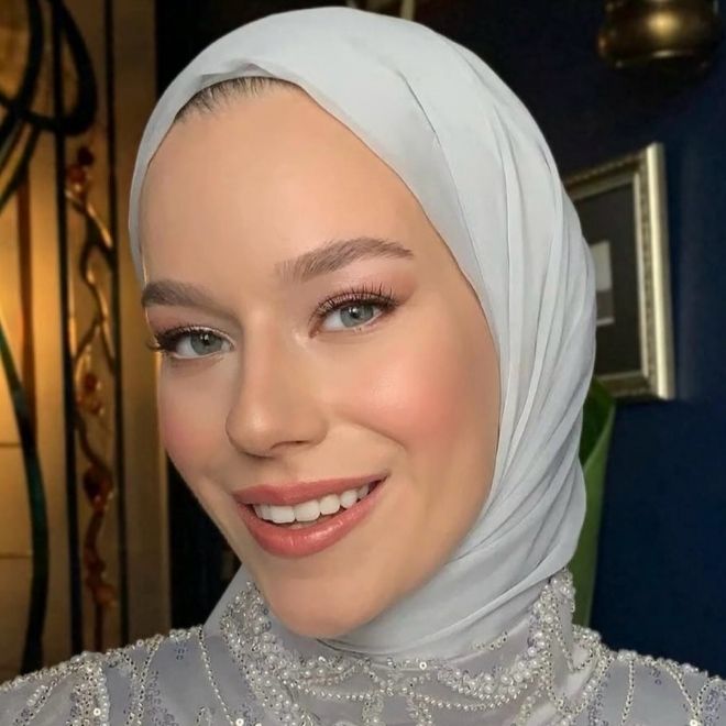 sade tesettür gelin makyajı
modelleri