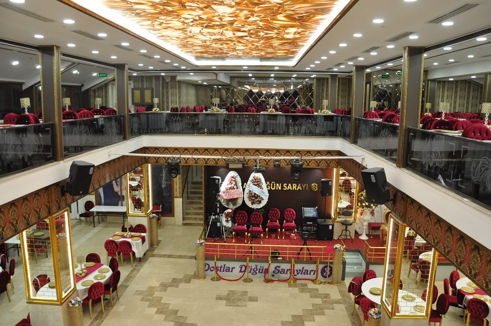 dostlar 3 düğün salonu