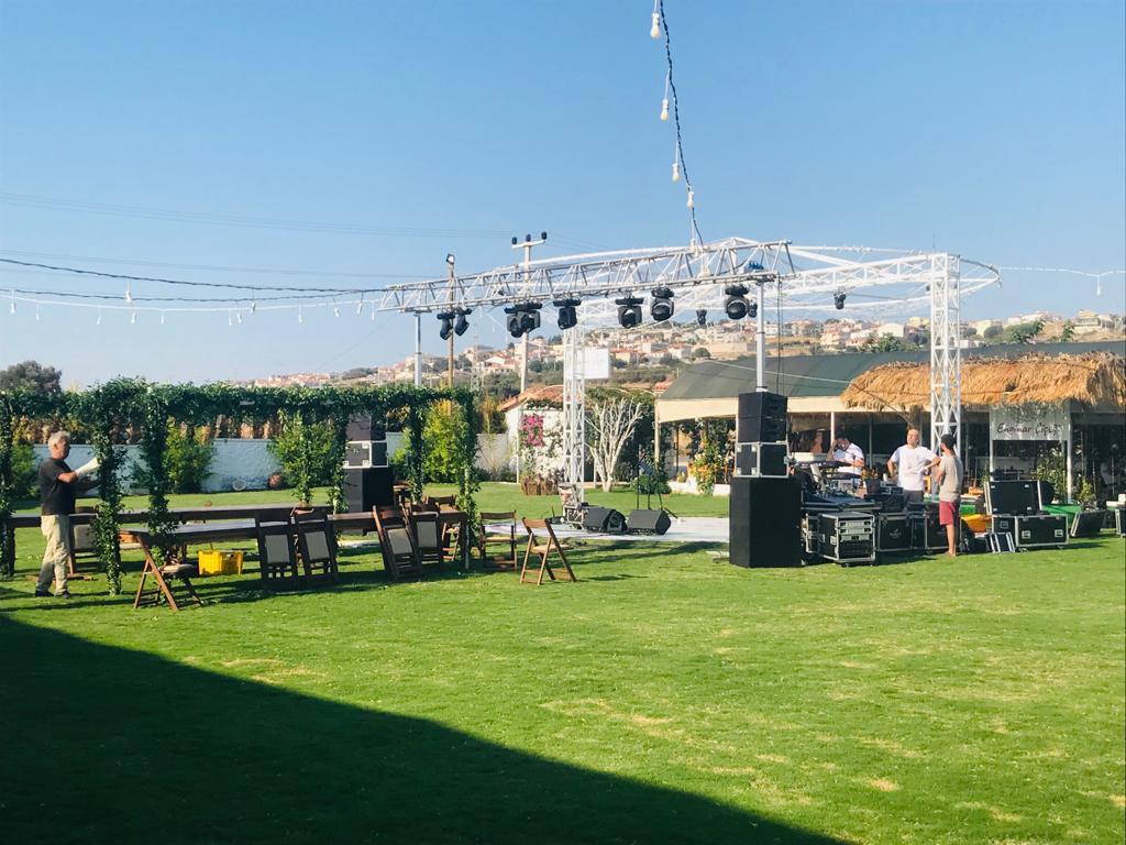 enginar çiçeği kır düğünü