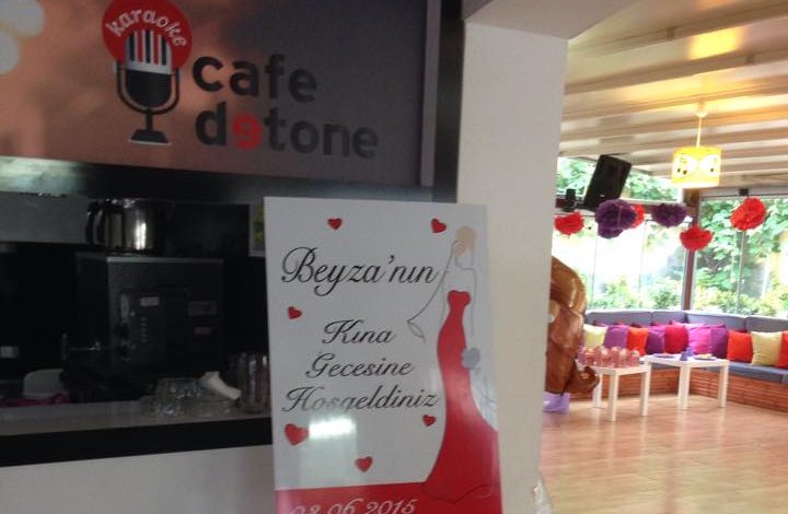 detone karaoke cafe