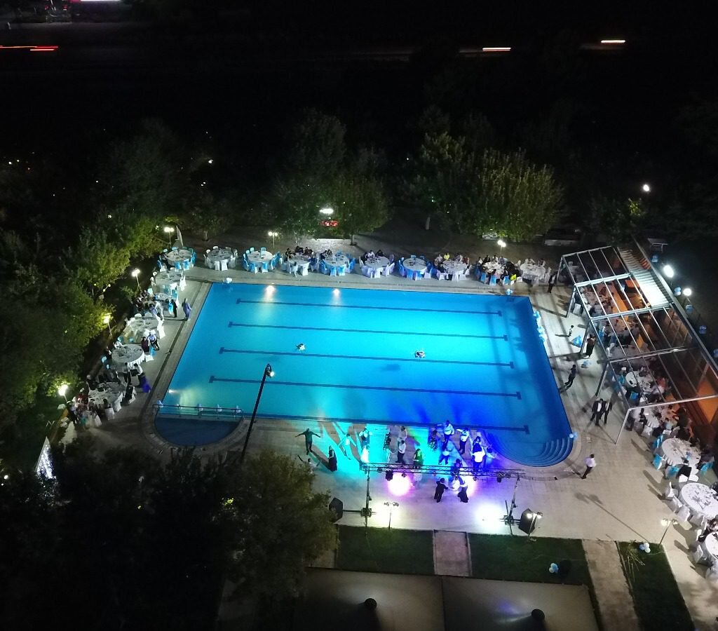 gold garden pool & wedding