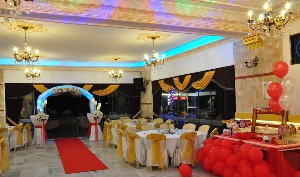 ömür boyu mutluluklar: en i̇yi 8 bayraklı düğün salonu