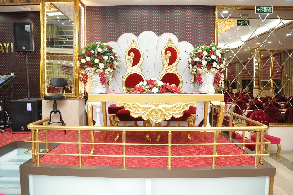 dostlar 3 düğün salonu