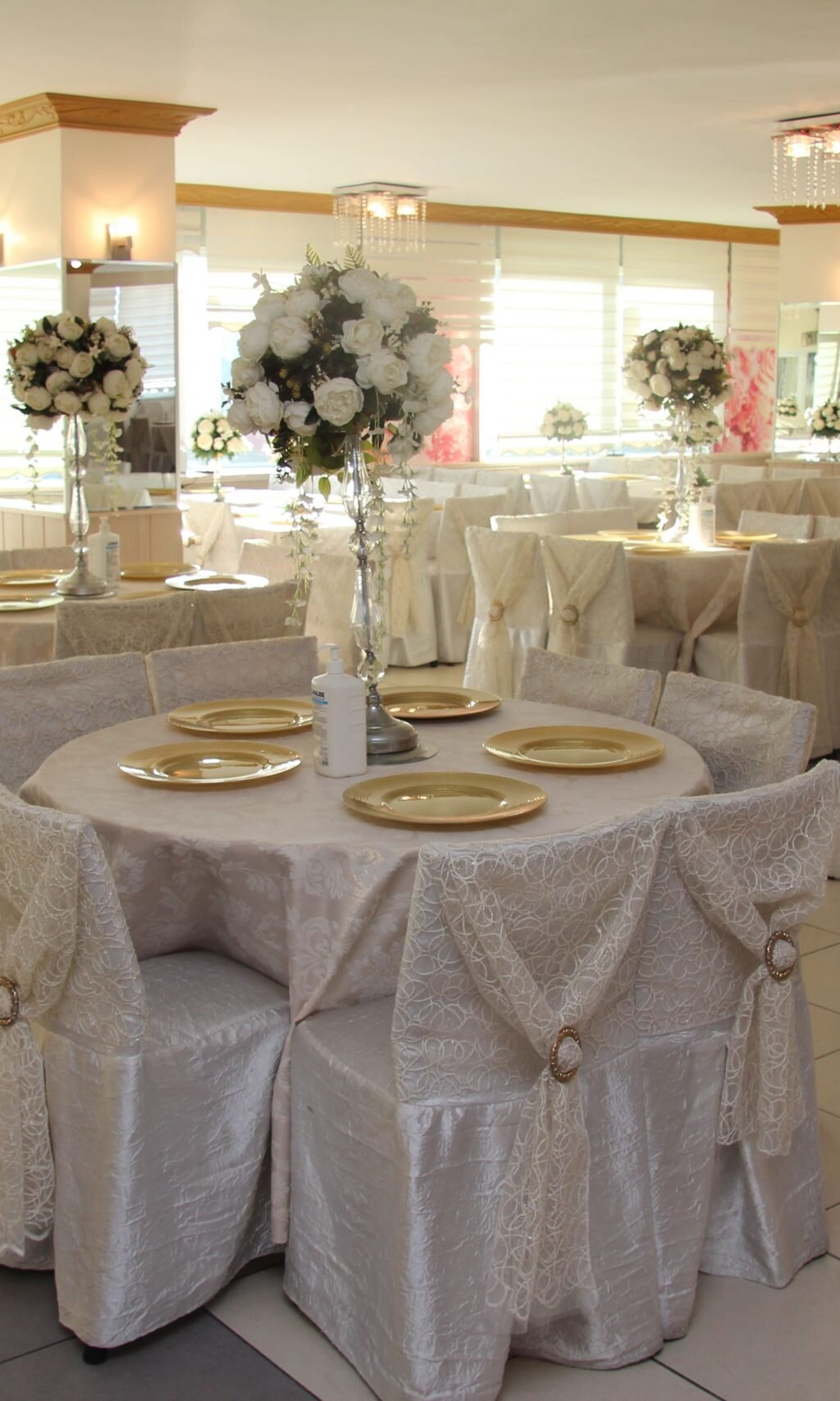 beyaz düğün salonu