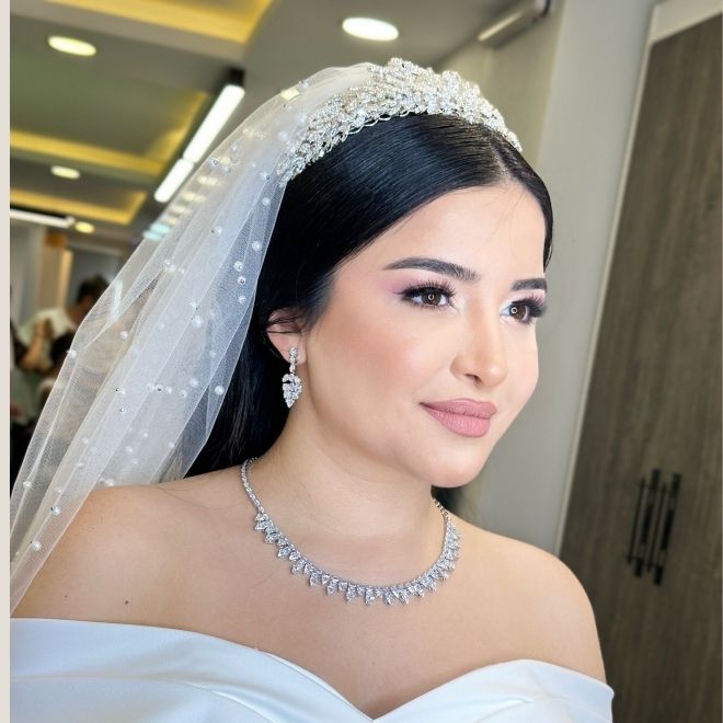 Duvaklı Düz Gelin Saçı Modeli