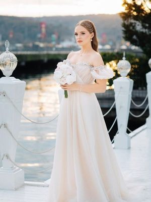 Romantik ve Göz Alıcı: İpek Yazıcı Gelinlikleri ve Benzer Modeller