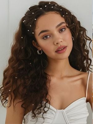 Hareketli, Doğal ve Şık: En Güzel Kıvırcık Gelin Saçı Modelleri