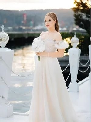 Romantik ve Göz Alıcı: İpek Yazıcı Gelinlikleri ve Benzer Modeller