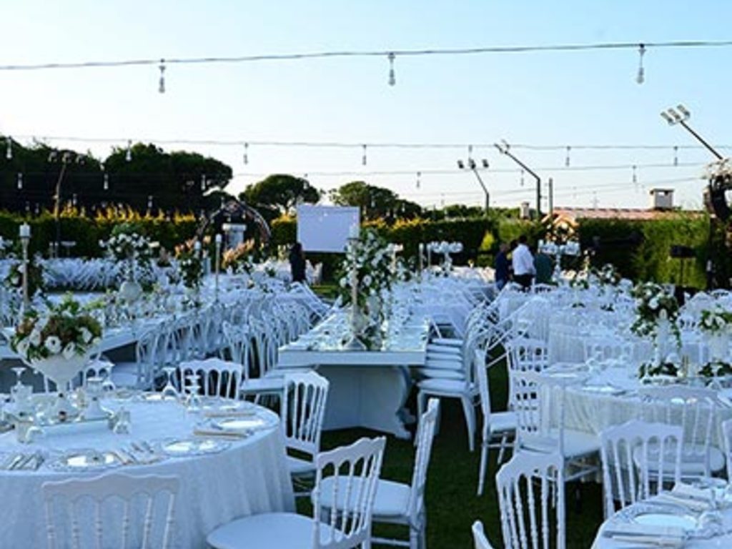 Doğa Aşığı Çiftler Liva Köşk’te Dünya Evine Giriyor!