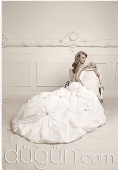 Gösterişli Gelinlik