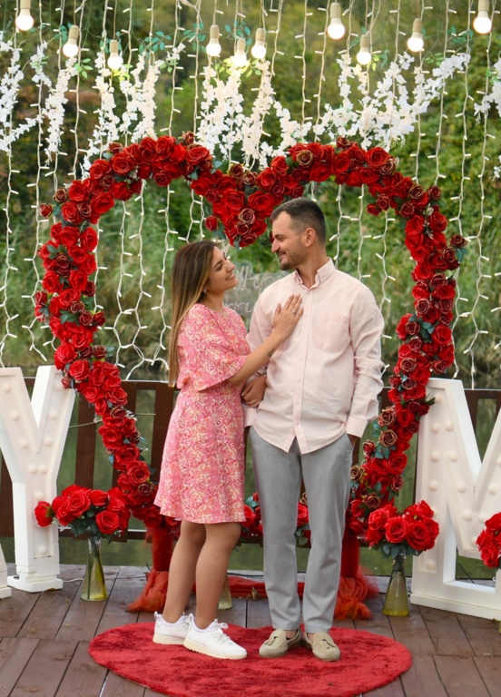 Pink Rose Evlilik Teklifi ve Plato