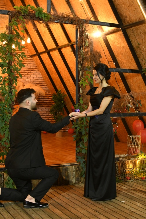 Pink Rose Evlilik Teklifi ve Plato