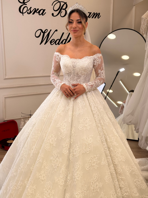 Esra Bayram Wedding