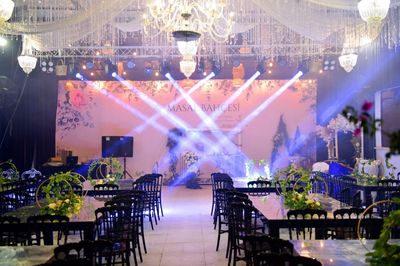 Lavinya Kır Bahçesi