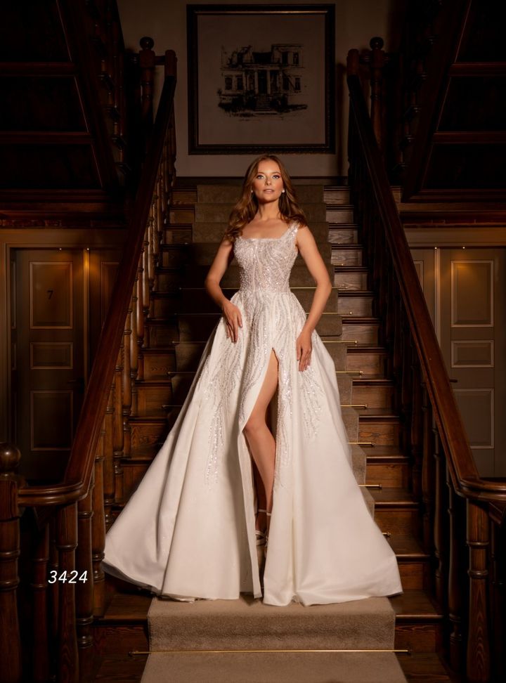 Kare Yaka Prenses Gelinlik