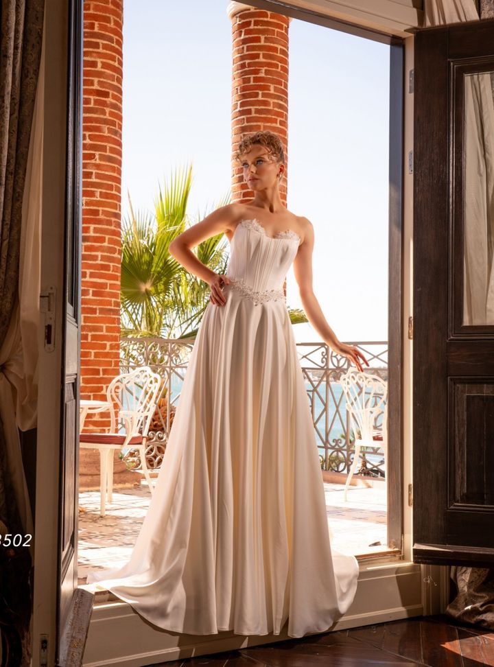 Straplez Düz Kesim Gelinlik