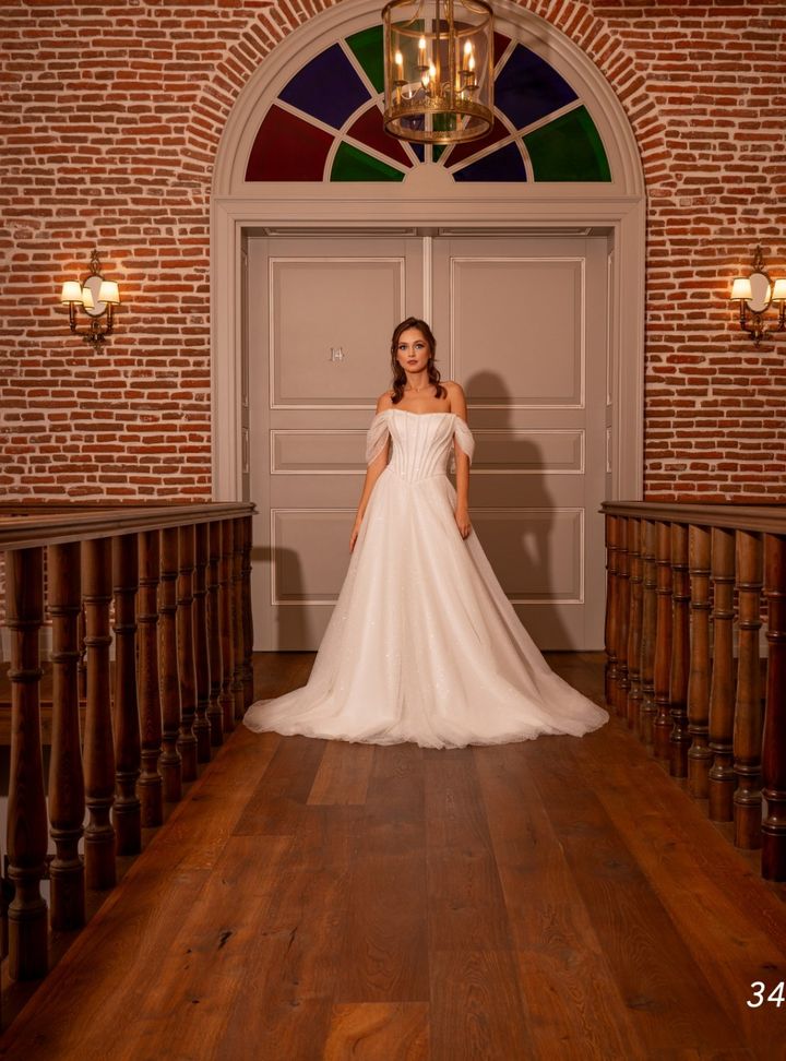 Düşük Omuz A Kesim Gelinlik