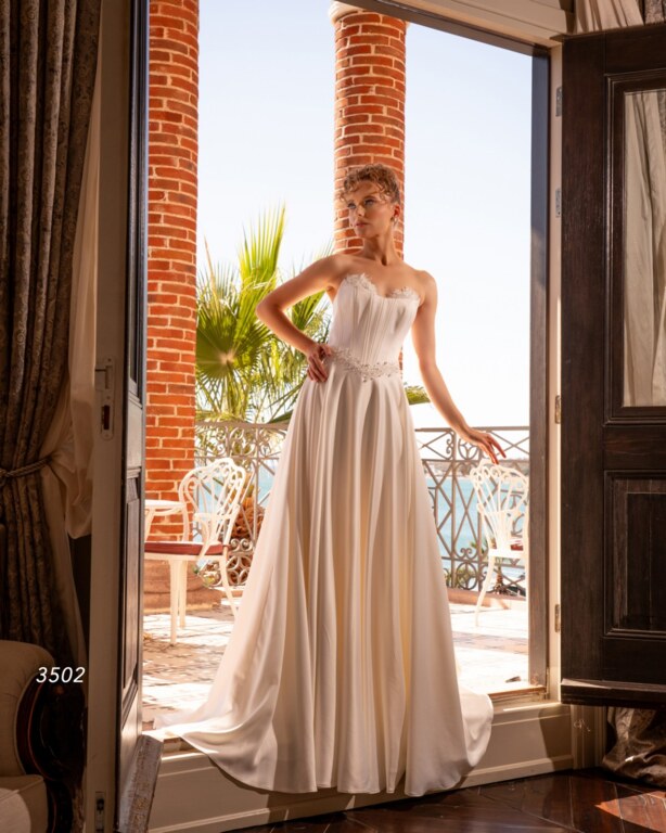 Straplez Düz Kesim Gelinlik