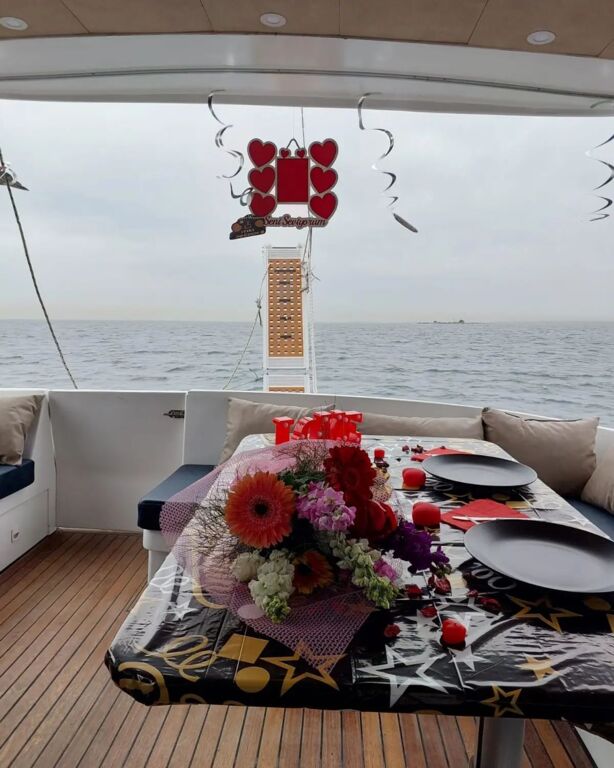 Sürpriz Yat Evlilik Teklifi