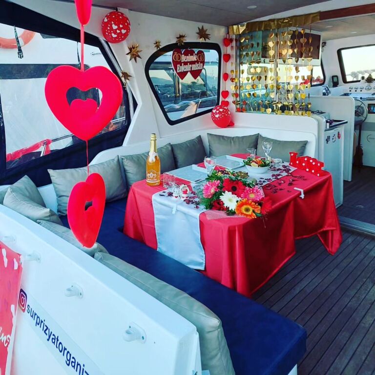 Sürpriz Yat Evlilik Teklifi