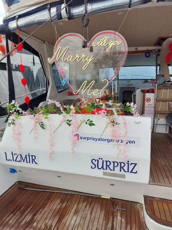 Sürpriz Yat Evlilik Teklifi