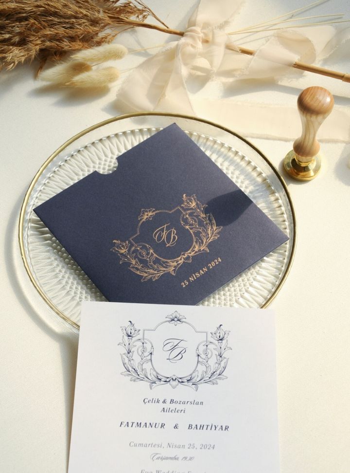 Monogramlı Kare Davetiye