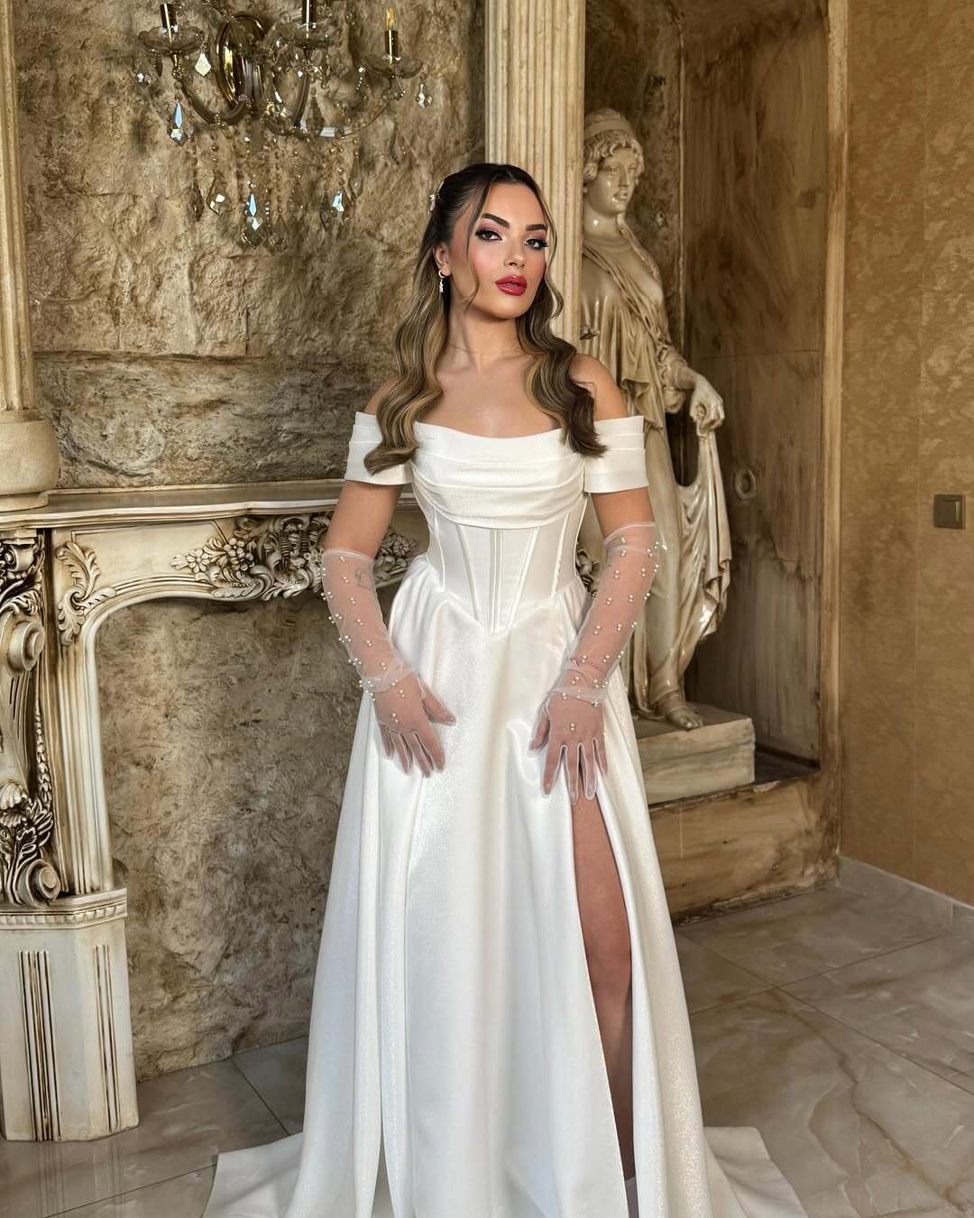 Saten Korseli Yırtmaçlı Gelinlik