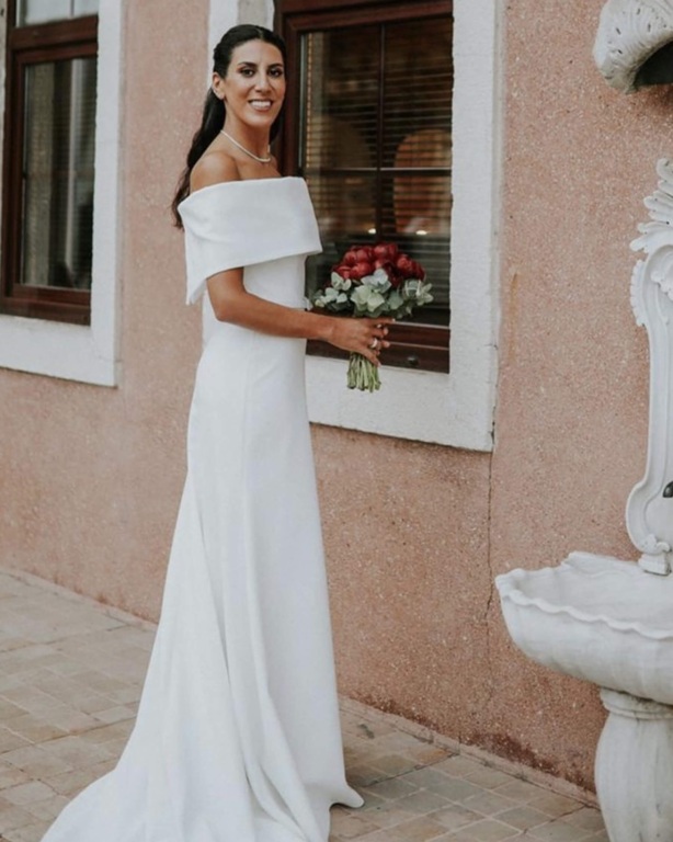 Kayık Yaka Düz Kesim Gelinlik