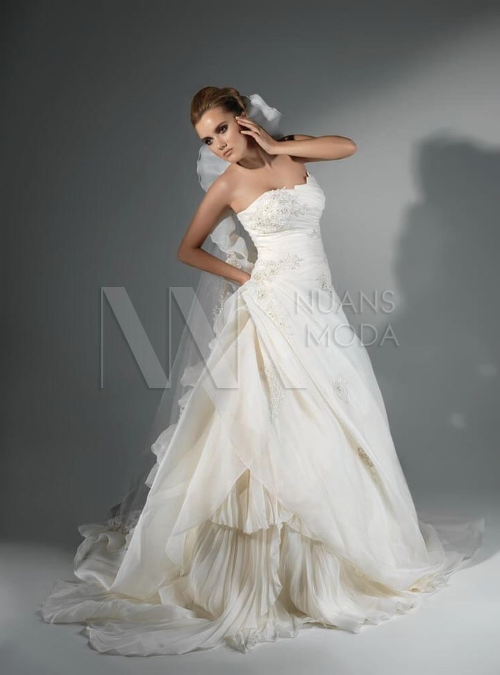 Aşk Merdiveni   A Kesim Straplez Modern Gelinlik